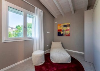 Camera da letto - Villa via Sant'Angela Merici, 31, Desenzano del Garda - foto 16