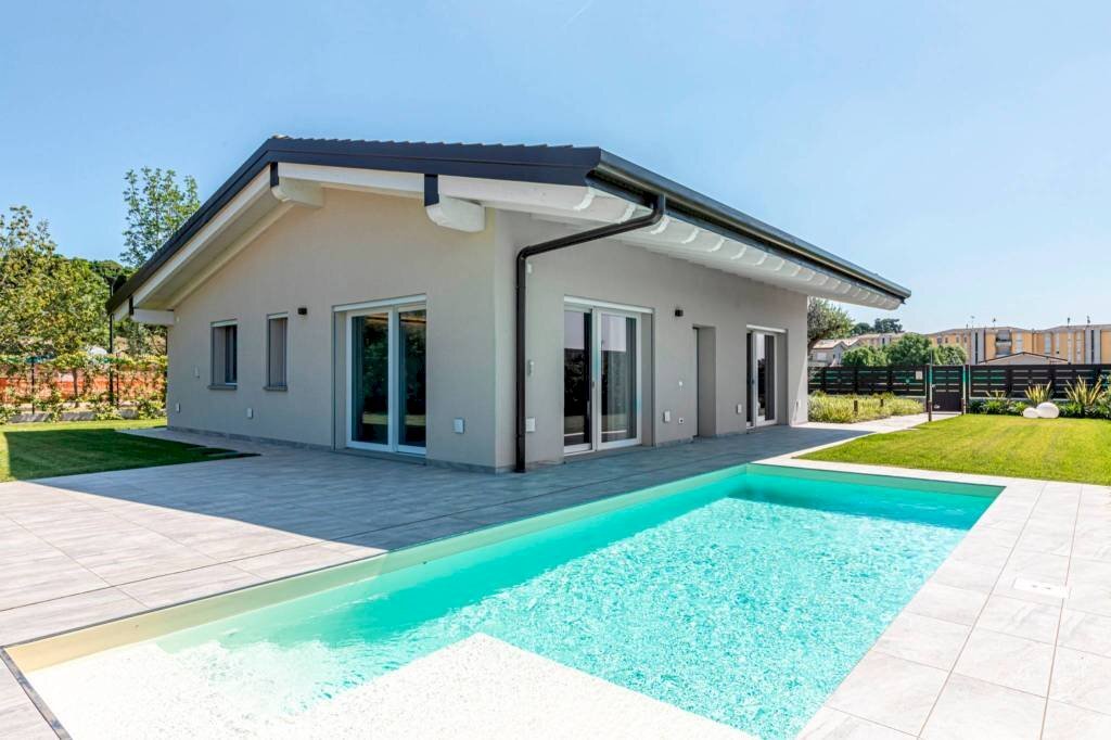 Piscina - Villa via Giovanni Battista Vighenzi, Padenghe sul Garda - foto 1