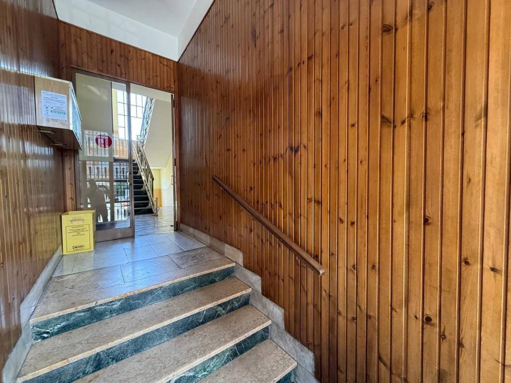 Interno palazzo - Three-room apartment via Monteponi, 57/81, Torino (neighborhood Mirafiori Sud) - photo 2