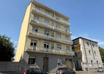 Facciata - Trilocale via Monteponi, 57/81, Torino (zona Mirafiori Sud) - foto 1
