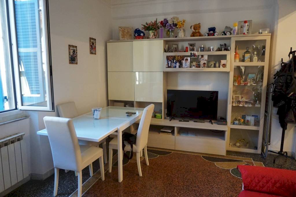 Soggiorno - Bilocale via San Giovanni Bosco, Genova (zona Sampierdarena) - foto 2