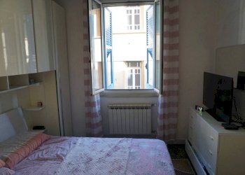 Camera da letto - Bilocale via San Giovanni Bosco, Genova (zona Sampierdarena) - foto 9
