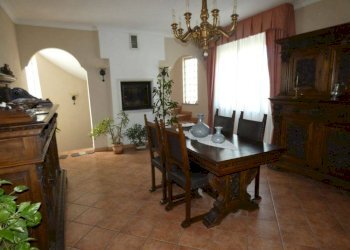 Salone - Appartamento via Pinin Balbo, Alba - foto 1