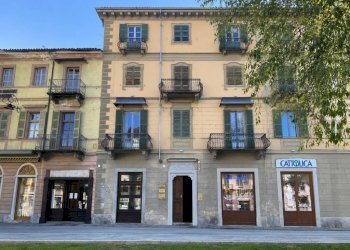 Facciata - Appartamento piazza Liderico Vineis, 7, Saluzzo - foto 1