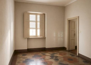 Camera da letto - Appartamento piazza Liderico Vineis, 7, Saluzzo - foto 11