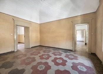 Camera da letto - Appartamento piazza Liderico Vineis, 7, Saluzzo - foto 25