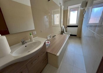 Bagno - Appartamento galleria Camillo Benso di Cavour, Bologna (zona Centro Storico) - foto 9