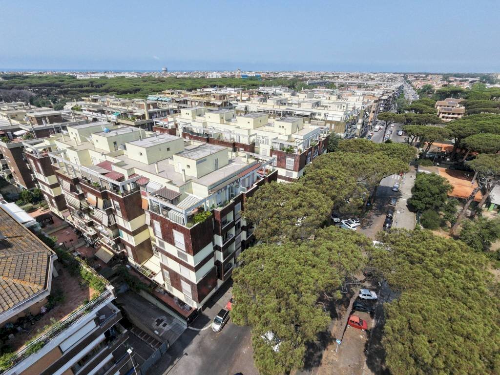 Facciata - Appartamento viale dei Promontori, 440, Roma (zona Lido di Ostia) - foto 1