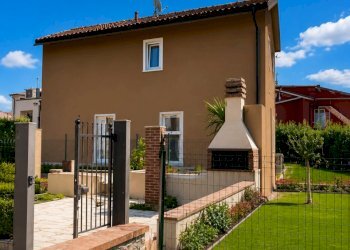 EEB4E5F1-A131-4B5A-8EAA-9B6438C437E3 - Casa semi indipendente Sarzana - foto 1