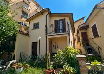 visuale completa - Casa indipendente via capo le case 1, Poggio Mirteto - foto 1