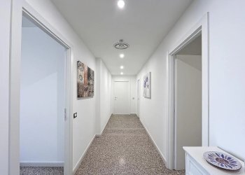 Negozio Via Privata Chiesa delle Grazie, Genova (zona Sampierdarena) - foto 1
