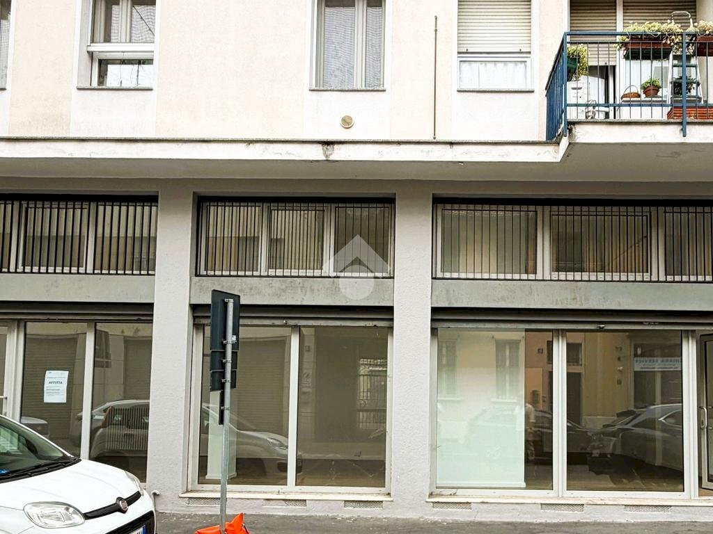 Negozio Negozio Via Freikofel, Milano (zona Rogoredo) - foto 1