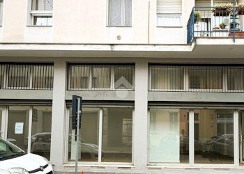 Negozio Negozio Via Freikofel, Milano (zona Rogoredo) - foto 1