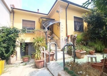Casa semi indipendente Via rismondo, Torino (zona Mirafiori Sud) - foto 1