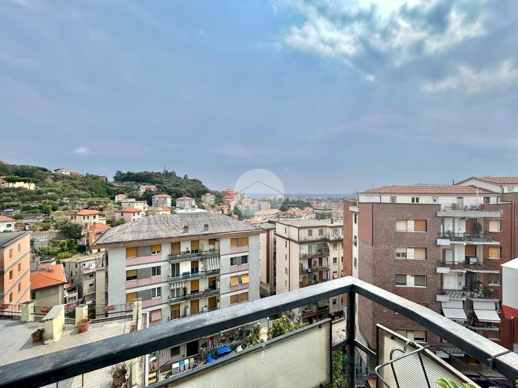 Three-room apartment Via Mignone, Savona (neighborhood Villapiana) - photo 1