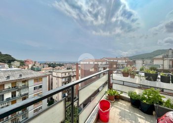 Three-room apartment Via Mignone, Savona (neighborhood Villapiana) - photo 2