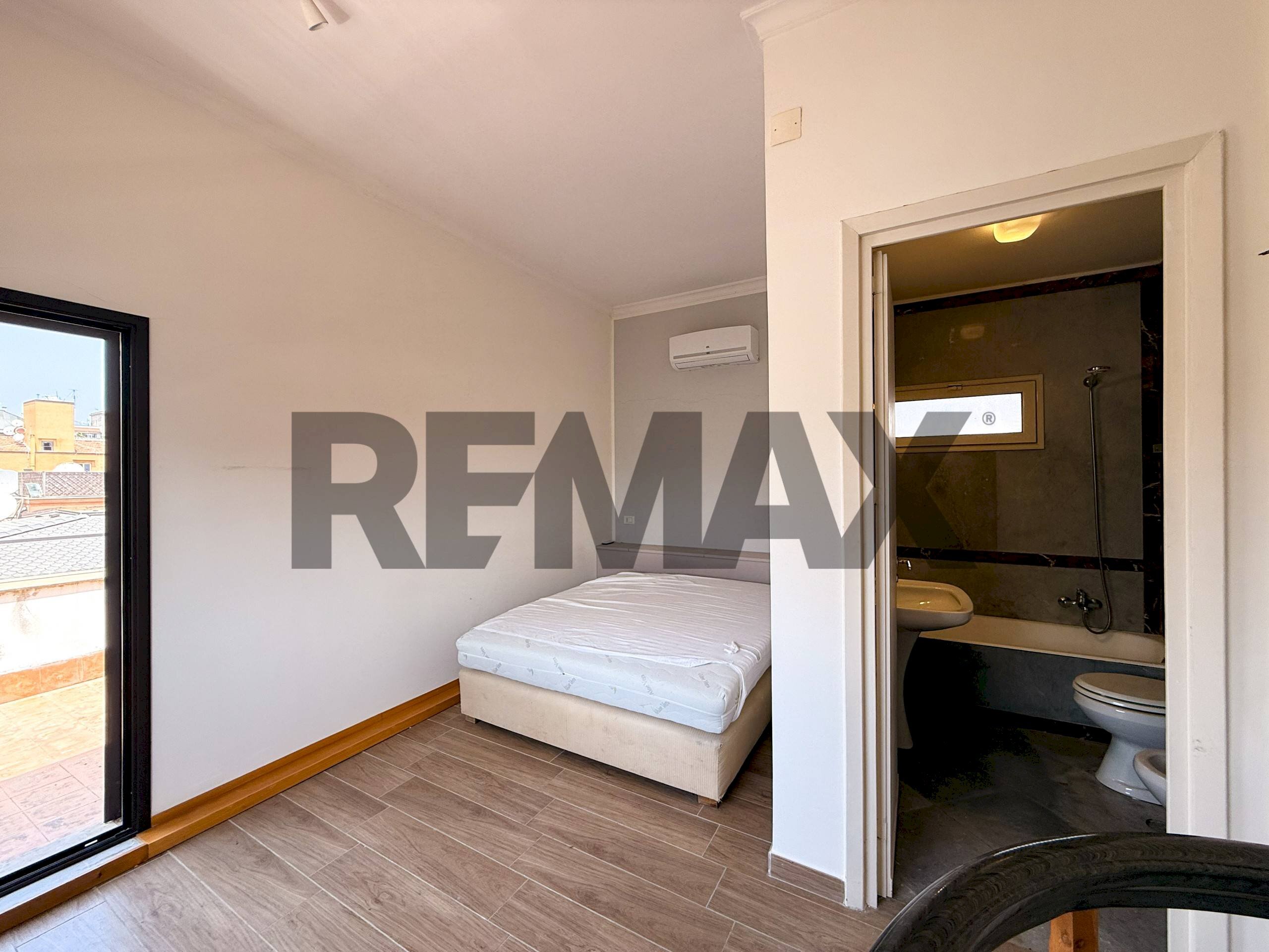 Camera / camera da letto - Attic Via Ruggero Settimo
7, Palermo - photo 3