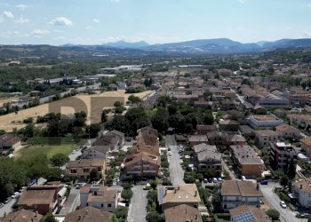Vista delle montagne - Quadrilocale Via modena
 
12, Colli al Metauro - foto 32