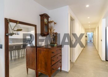 Hall / corridoio - Apartment Traversa A di via G. Martino
 
2, Taormina - photo 34
