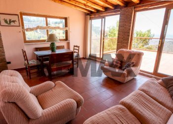 Sala da pranzo - Trilocale Via Cagli Corrado
 
4, Taormina - foto 9