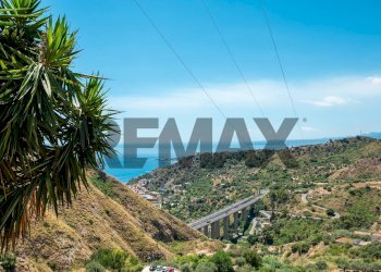 Vista delle montagne - Trilocale Via Cagli Corrado
 
4, Taormina - foto 10