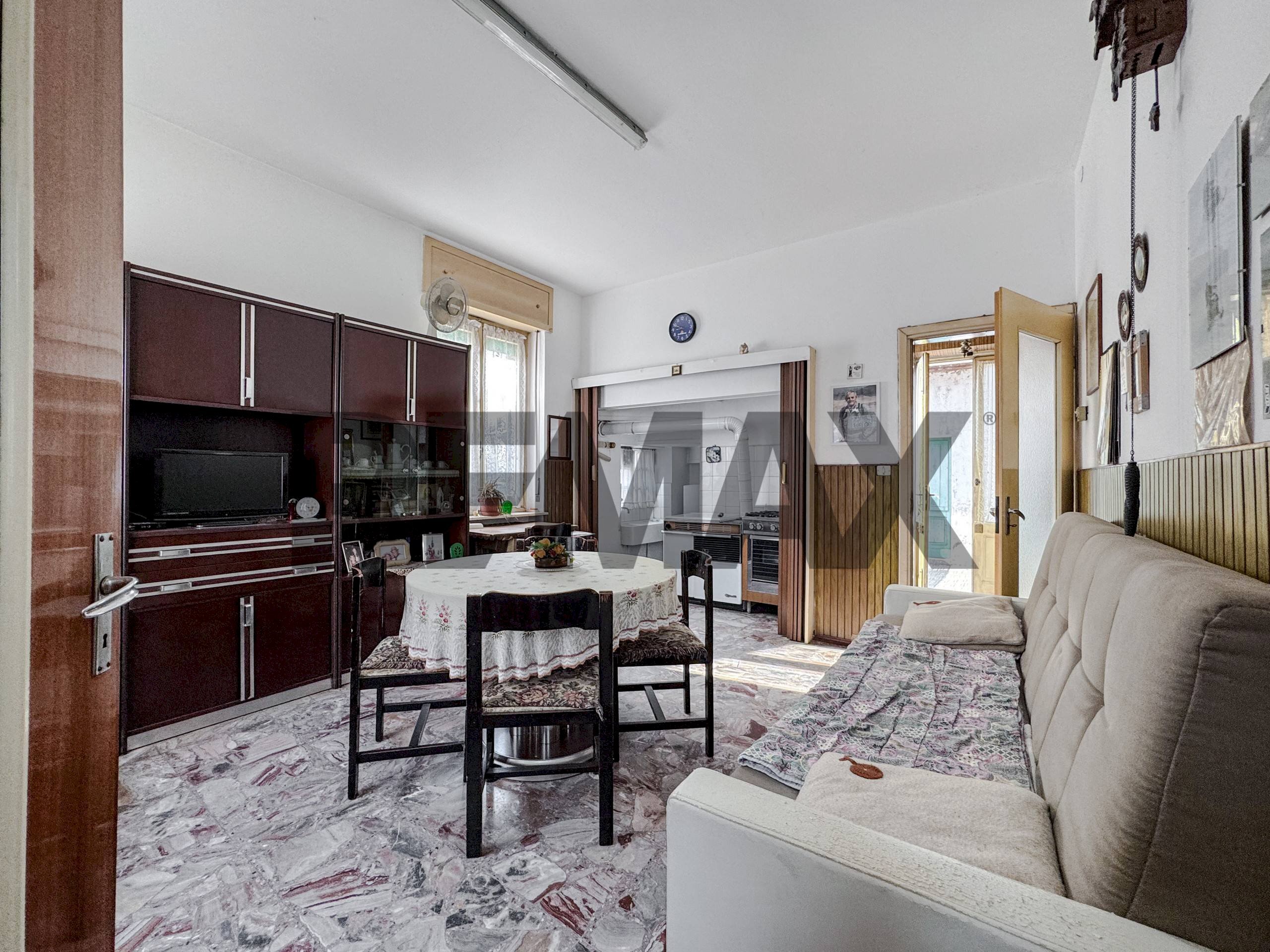 Sala da pranzo - Semi-detached house Via Umberto I
 
57, Palestro - photo 2