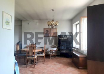 Sala da pranzo - Quadrilocale strada san silvestro mantovano
 
21, Asola - foto 1