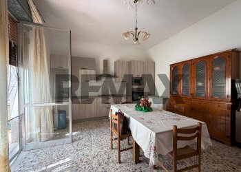 Sala da pranzo - Appartamento via san martino della battaglia
 
86, Priolo Gargallo - foto 3