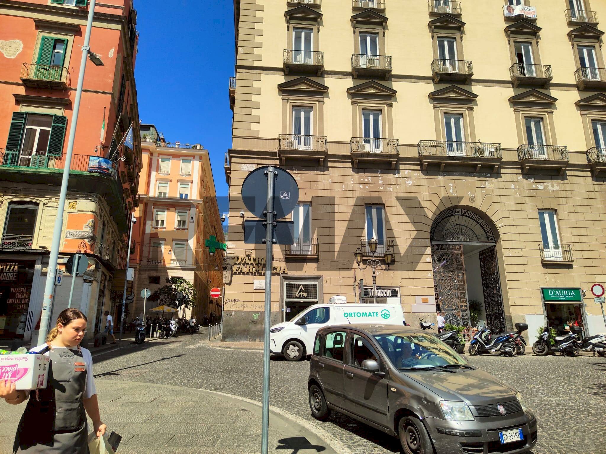 Edificio all\'aperto - Bilocale Via Paolo Emilio Imbriani
33, Napoli - foto 3