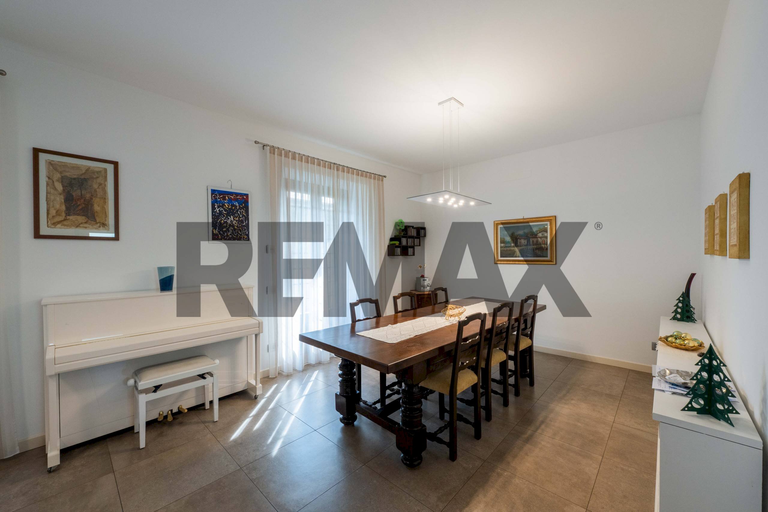Sala da pranzo - Villa a Schiera Via Monte San Michele
3, Dalmine - foto 2