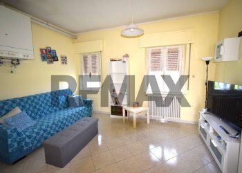 Soggiorno - Three-room apartment strada Qualatico
 
6, Collecchio - photo 1