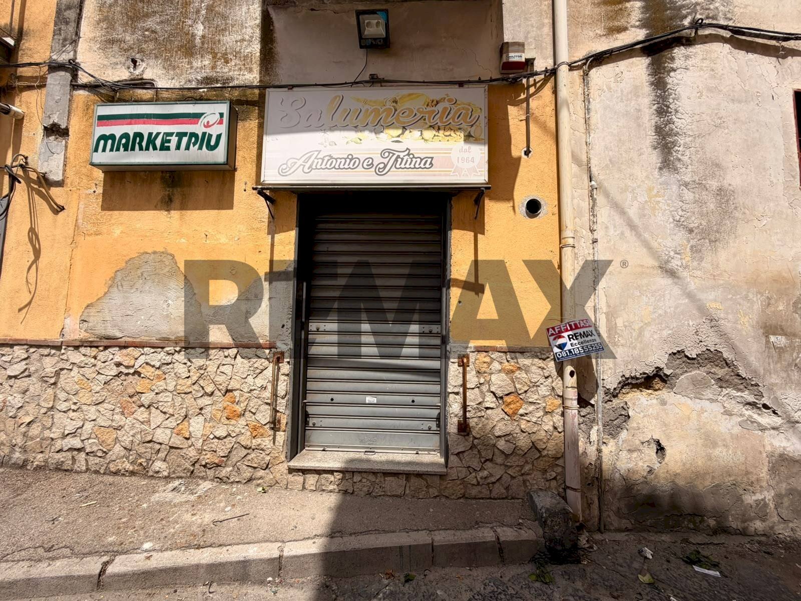 Edificio all\'aperto - Commercial Premises Piazza Margherita
 
17, Napoli - photo 1