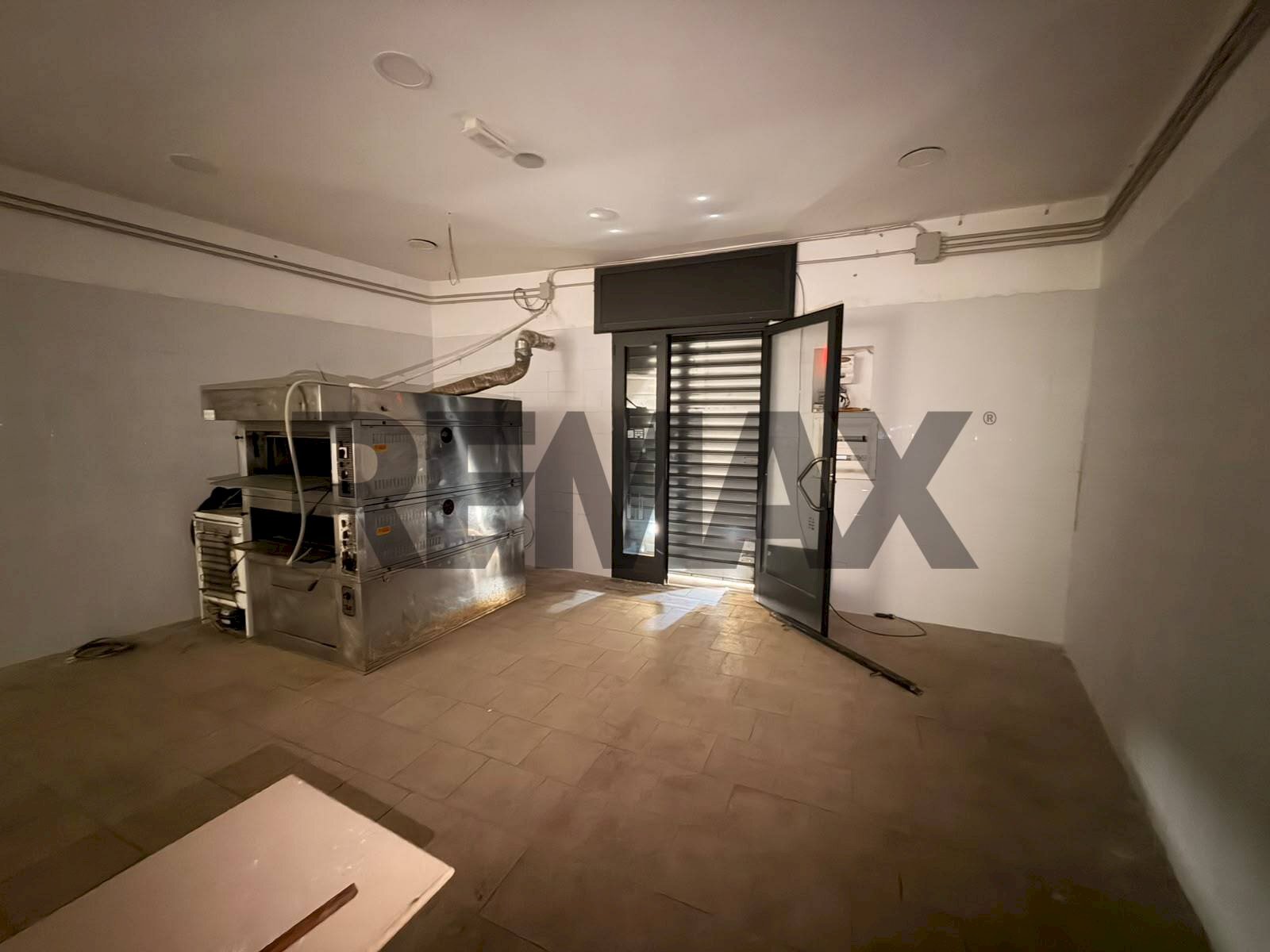 Ricezione / Lobby - Commercial Premises Piazza Margherita
17, Napoli - photo 2