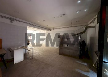 Stanza vuota - Locale Commerciale Piazza Margherita
 
17, Napoli - foto 5
