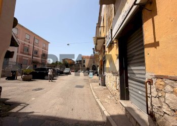 Edificio all\'aperto - Locale Commerciale Piazza Margherita
 
17, Napoli - foto 9