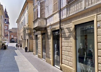 Edificio all\'aperto - Negozio via ciro menotti
21, Sassuolo - foto 1