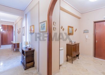 Hall / corridoio - Four-room apartment Via San Lorenzo
 
273L, Palermo - photo 14