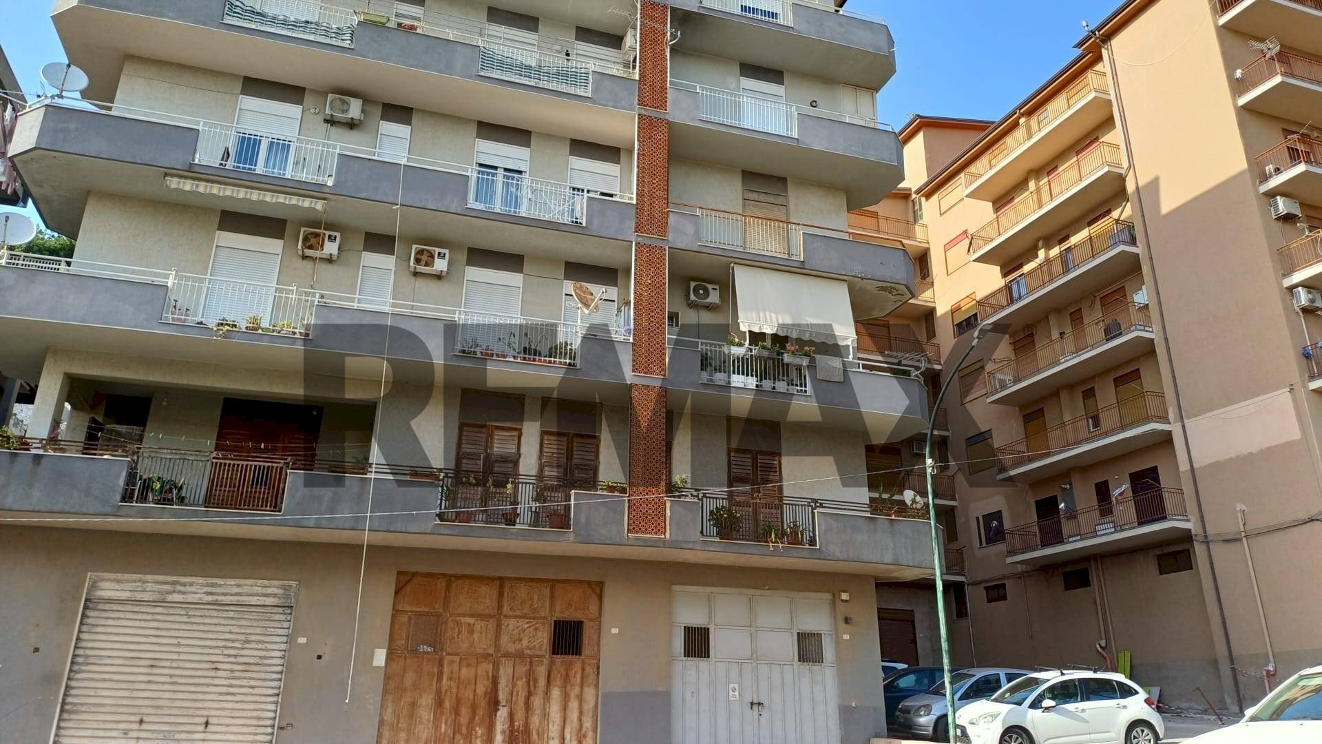 Edificio all\'aperto - Apartment Via Pier Santi Mattarella
 
74, Favara - photo 1