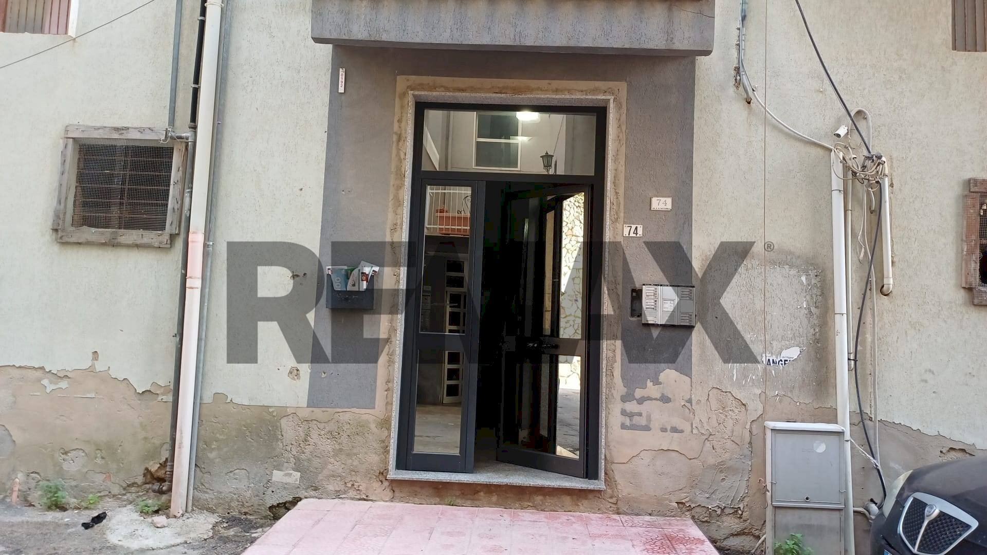 Edificio all\'aperto - Apartment Via Pier Santi Mattarella
74, Favara - photo 2