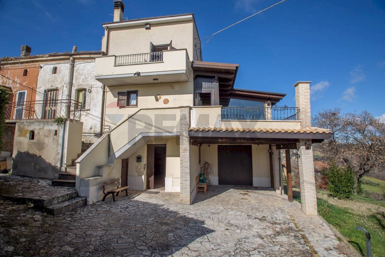 Casa all\'aperto - Casa indipendente Località San Domenico
 
86, Guardiagrele - foto 1