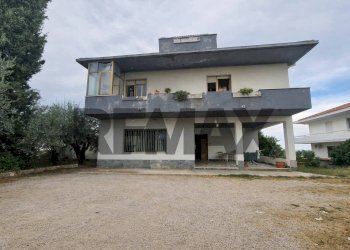 Casa all\'aperto - Casa indipendente VIALE DEI PINI
 
73, Collecorvino - foto 1