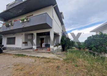 Casa all\'aperto - Casa indipendente VIALE DEI PINI
 
73, Collecorvino - foto 2