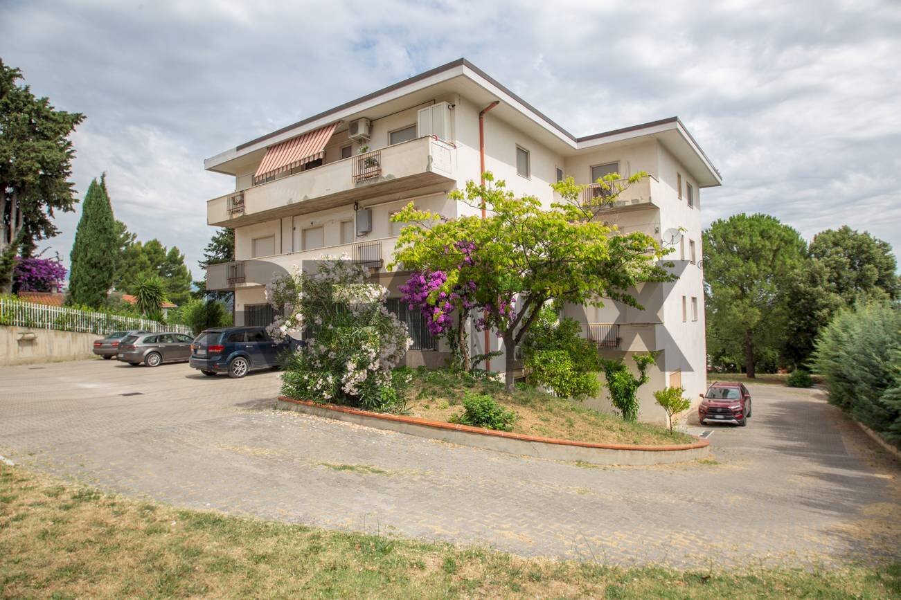 Casa all\'aperto - Quadrilocale Via D'Annunzio
 
27, Alanno - foto 1
