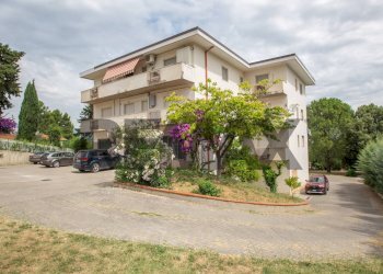 Casa all\'aperto - Quadrilocale Via D'Annunzio
 
27, Alanno - foto 1