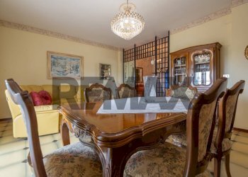 Sala da pranzo - Quadrilocale Via D'Annunzio
 
27, Alanno - foto 2