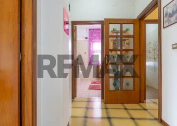 Hall / corridoio - Quadrilocale Via D'Annunzio
 
27, Alanno - foto 7