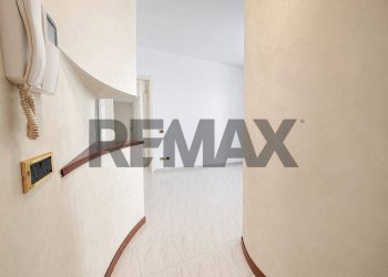 Hall / corridoio - Four-room apartment via Trilussa
 
31/33, Triggiano - photo 3