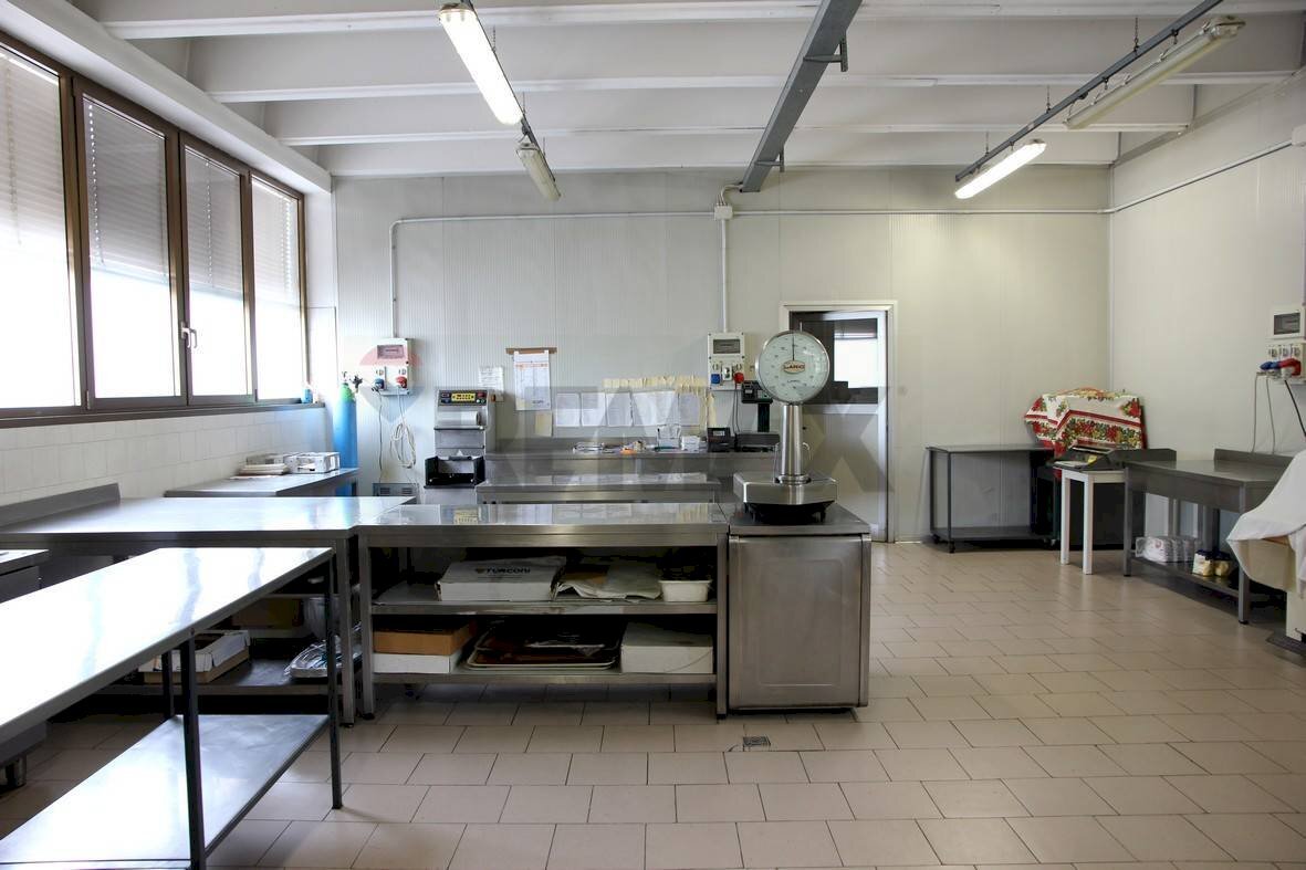 Cucina - Attività Commerciale via risorgimento
 
14, Lurago Marinone - foto 1