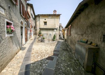 Edificio all\'aperto - Casa indipendente via Regina Nuova, Carate Urio - foto 50