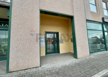 Edificio all\'aperto - Ufficio Via Varesina
 
126 a, Villa Guardia - foto 44